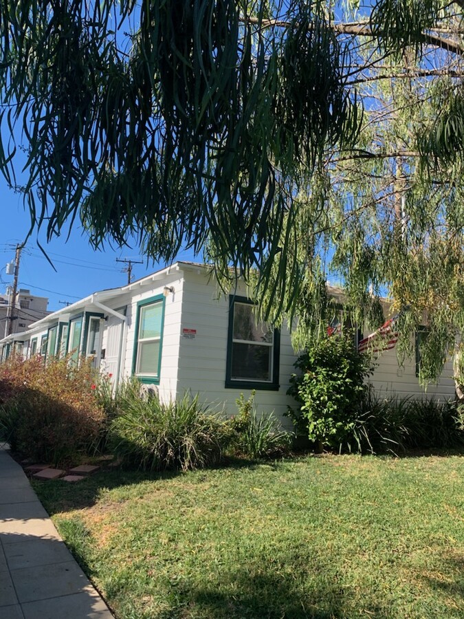 ADORABLE AND EMACULATE $2300 PER MO HEAT AND AIR STOVE -REF WINDOW TREATMENTS HWF TILE BATH. PERMIT - 1218 23rd St Apartments