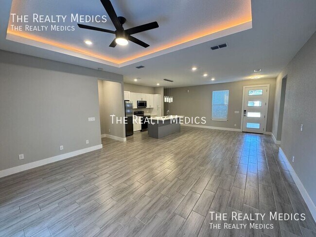 Photo - 304 Big Sioux Ln
