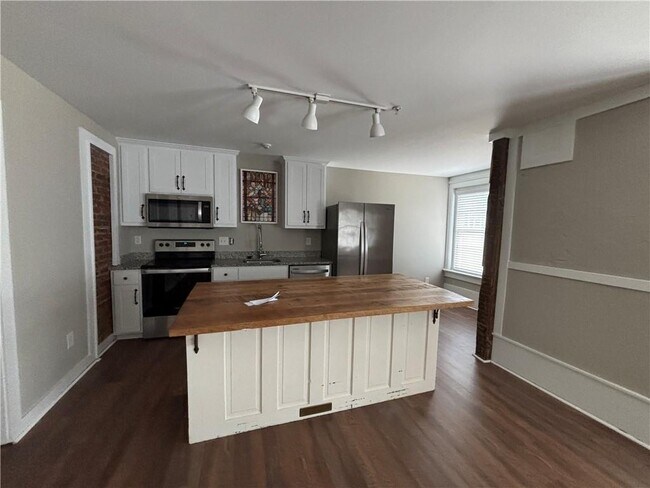 Photo - 104 Spring St Unit 1