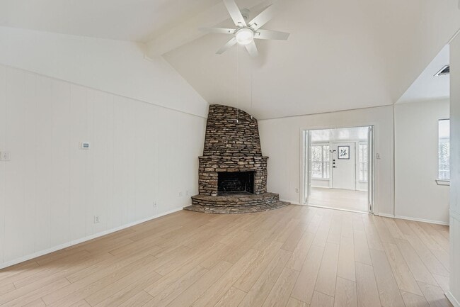 Photo - Ranch Style Home For Lease on Huge Lot in ...