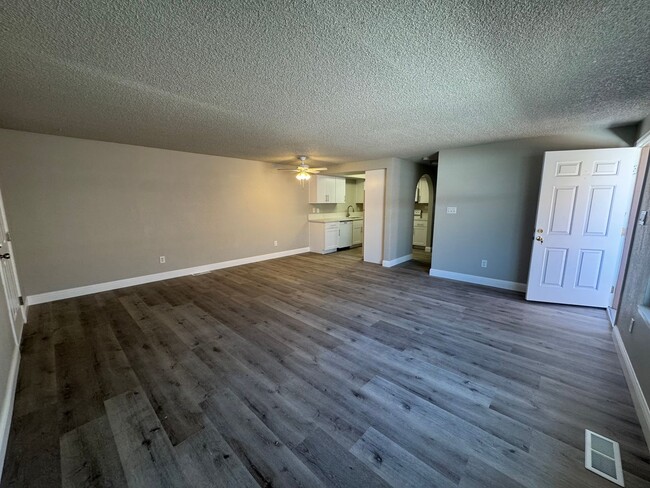 Photo - 3 bedroom, 2 bath, two car garage in Stead- pets welcome!