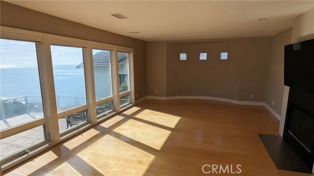 Photo - 661 Nyes Pl