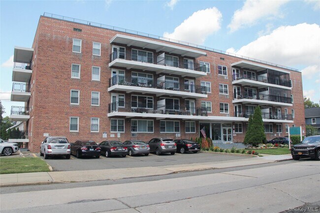 Building Photo - 100 Randall Ave Unit 4E