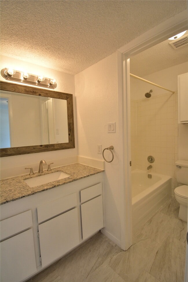 Building Photo - 1500 Bay Area Blvd Unit 206 Rental