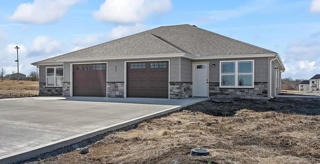 Photo - 502 N Redbud St