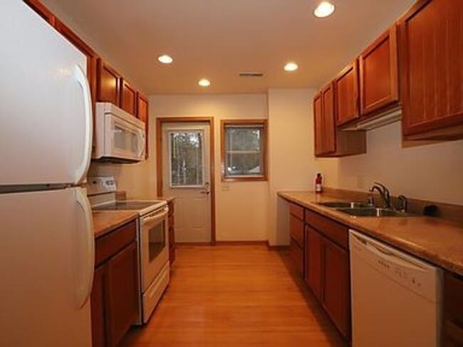 Building Photo - 520-524 S Park St Unit 522-201 Rental