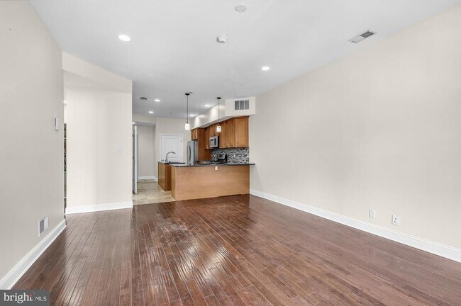 Building Photo - 2050 Frankford Ave Unit B Rental