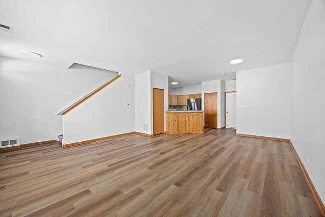 Photo - 262 Springbrook Trl S