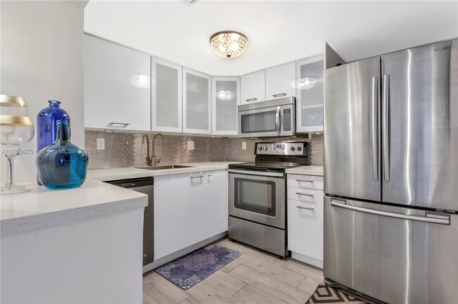 Photo - 2600 Collins Ave Condo Unit 204