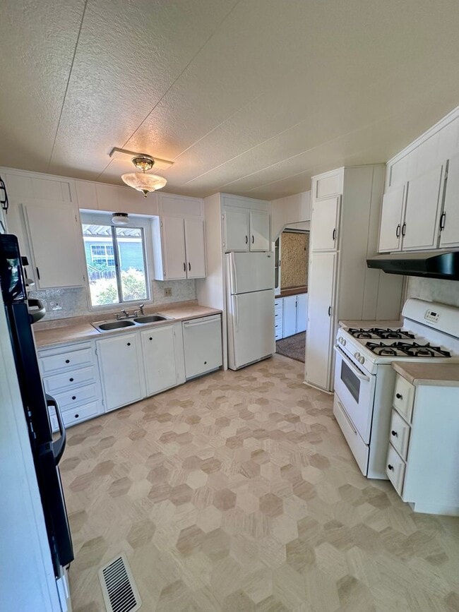 Photo - 16300 Rhyolite Cir