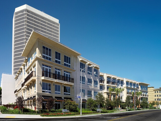 Building Photo - mResidences Miracle Mile