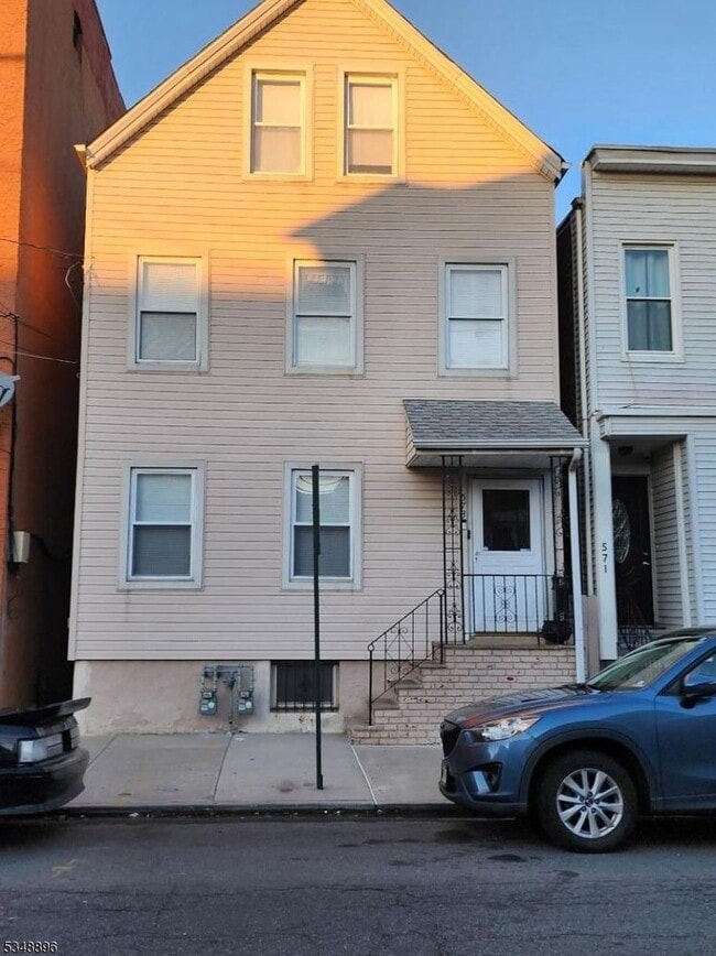 Building Photo - 573 4th Ave Unit 573 Rental