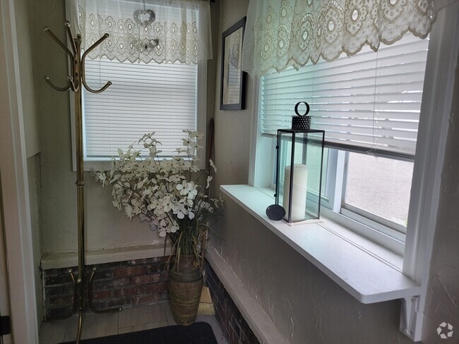 Building Photo - 2 Thistle Rd Unit 2 Rental