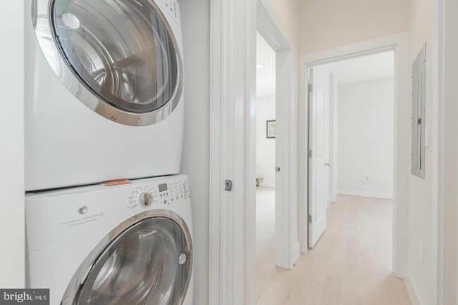 Building Photo - 1352 Quincy St NW Unit 1