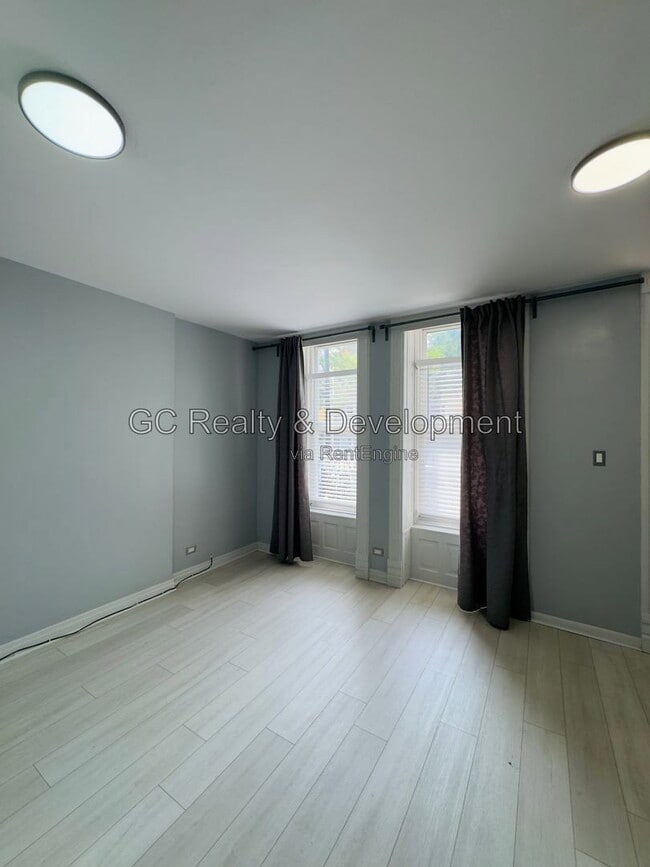 Photo - 2307 S Leavitt St Unit 1
