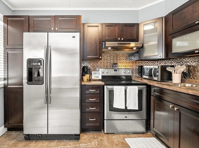 Kitchen - 2718 Painter Ave Unit B108