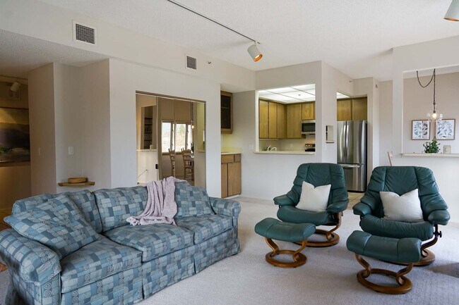 Photo - CDA NORTH CONDO - JUST LISTED ONE BEDROOM CONDO!
