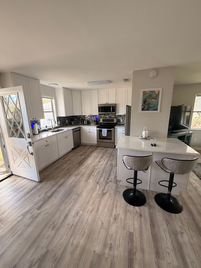 Photo - 1430 W Schwartz Blvd