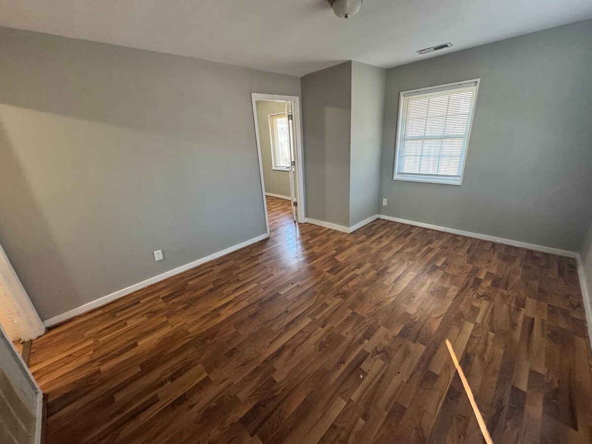 Photo - Birmingham/ Midfield