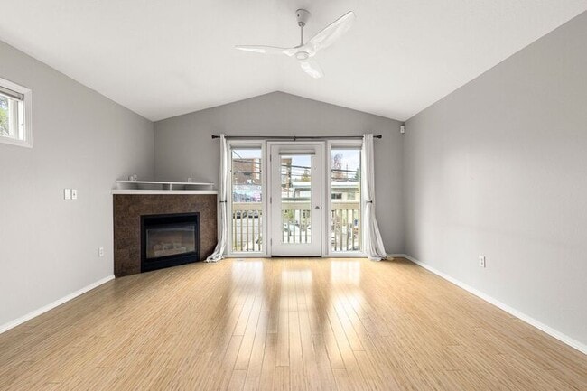 Building Photo - 923 SE 34th Ave