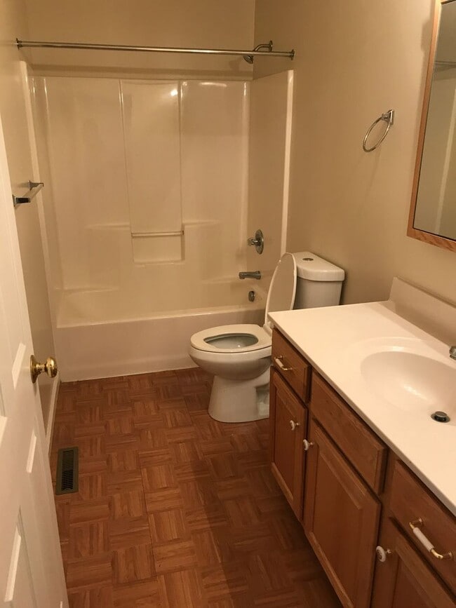 Photo - Spacious 3 bedroom 2.5 bedroom townhouse available early January!