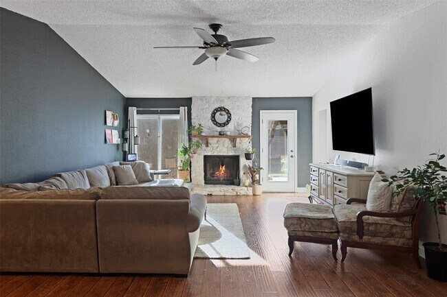 Photo - 3909 Holt Dr