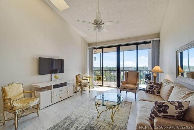 Photo - 11370 12 Oaks Way Unit 614