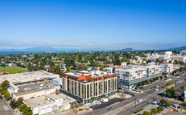 Building Photo - Aquatic Shattuck Rental