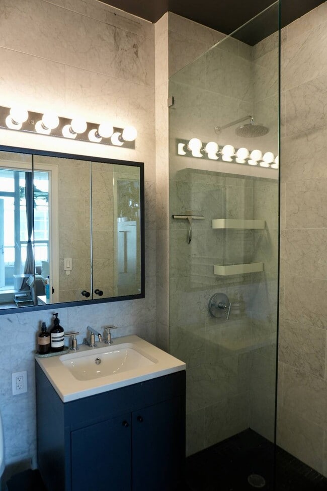 Photo - 184 Kent Ave Unidad A606