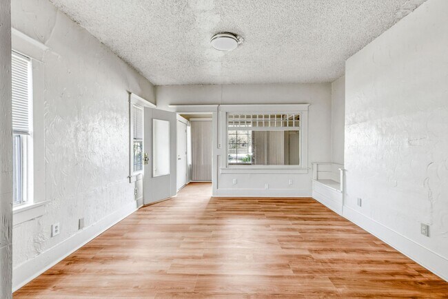 Spacious 1BR + 2.5BA Near USC and DTLA | First Floor Unit