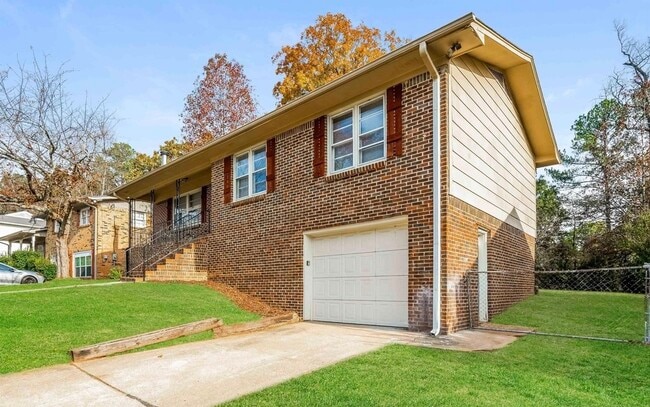 Photo - 2468 Watson Rd