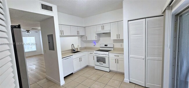 Photo - 46 Simonton Cir
