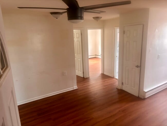 Building Photo - 7337 Claridge St Unit 2