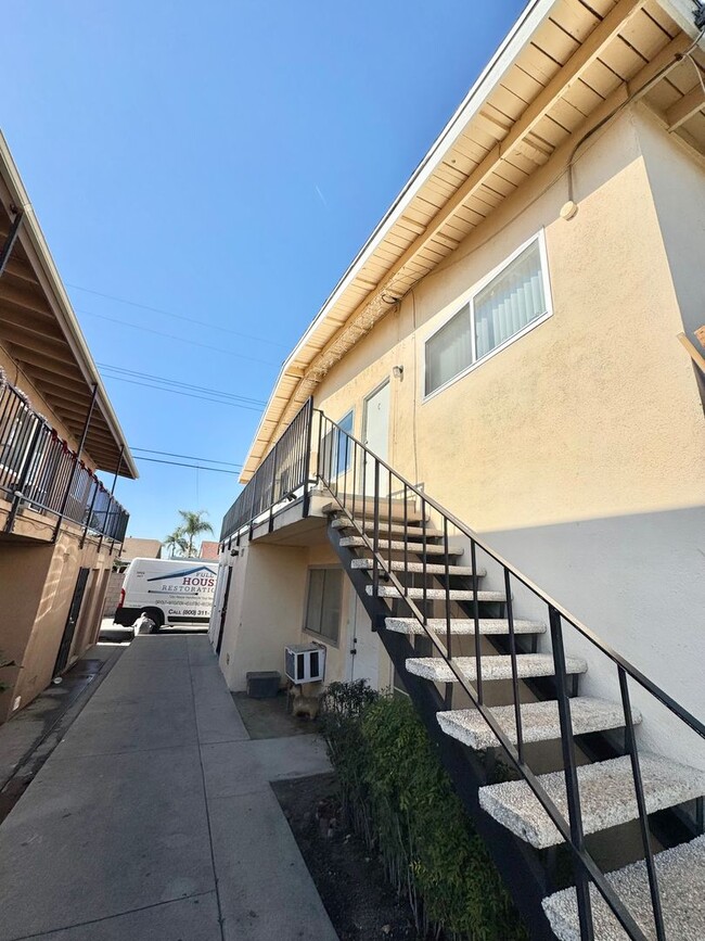 Photo - 845 N Vineyard Ave Apartamento Unidad #C