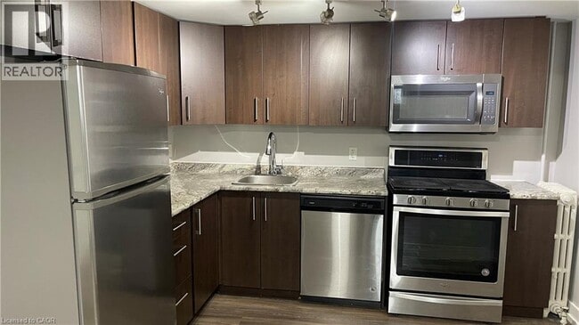 Photo - 4 1/2 Ottawa St N Unit 1