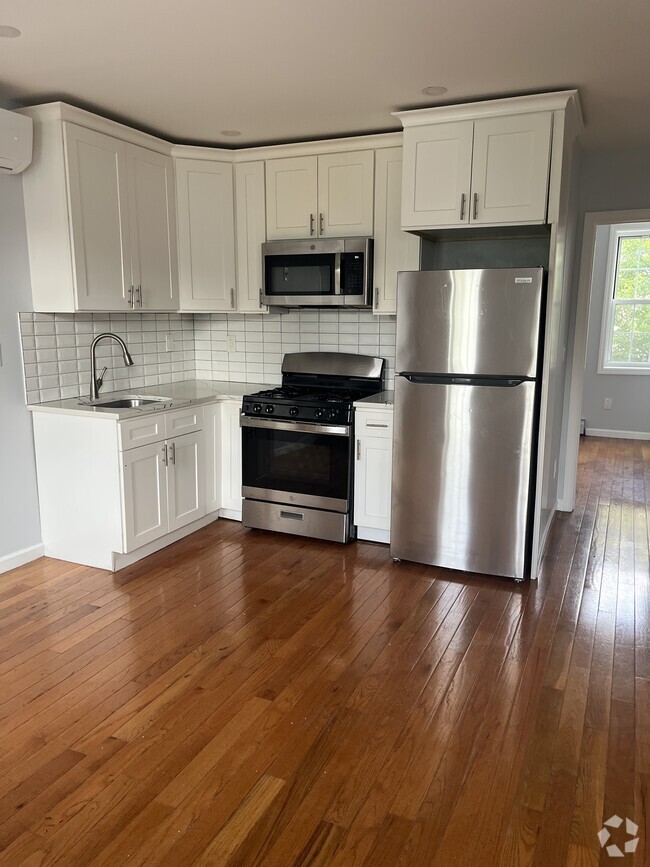 Building Photo - 493 Glenmore Ave Rental