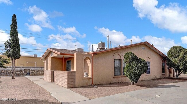 Photo - 1909 Karen Sue Pl