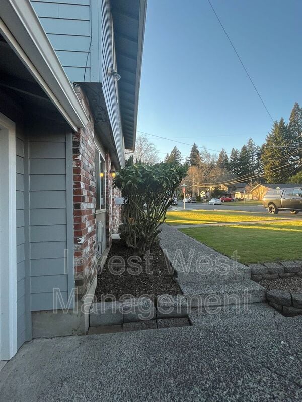 Photo - 710 NE 15th Ave