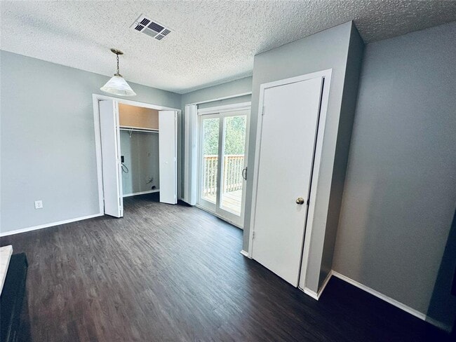 4901 Merritt Cir