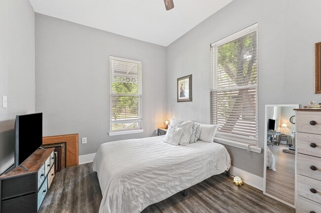 Photo - 4912 Avenue R