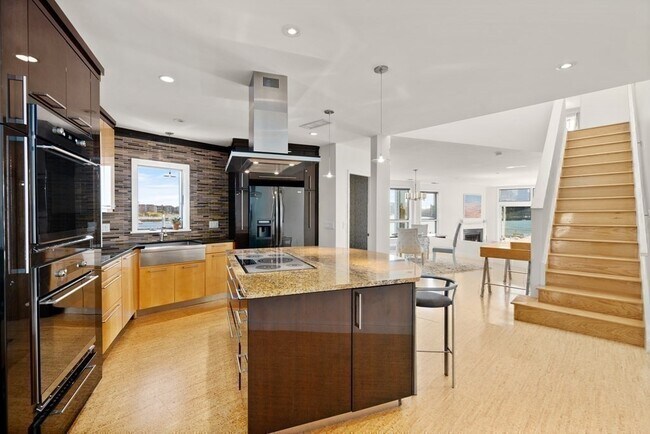 3 Pier 7 Unit 3