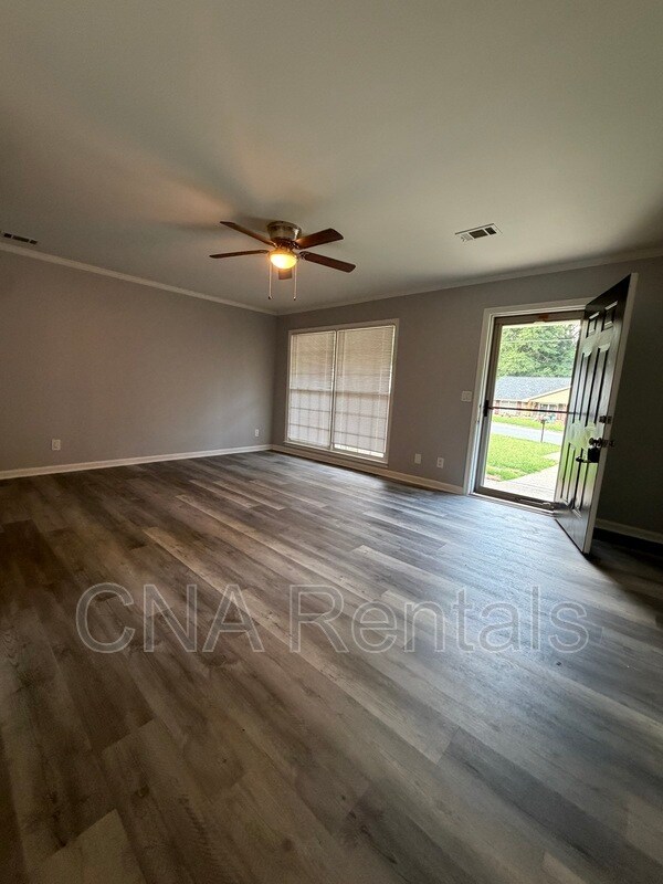 Photo - 272 Kimberly Way SW