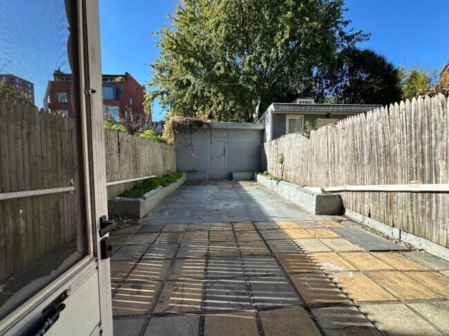 Building Photo - 2 bedroom in Brooklyn NY 11231