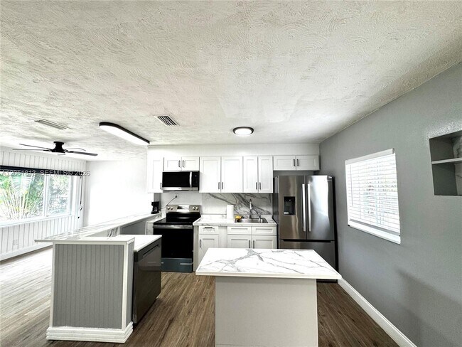 Photo - 540 NE 61st St