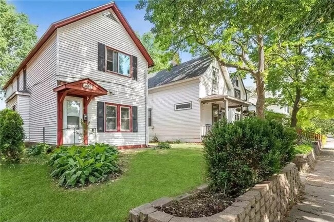 Photo - 1609 3rd St NE Unit 1609 1