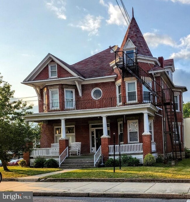 Building Photo - 233 E Pitt St Unit 233 E Pitt Street #5