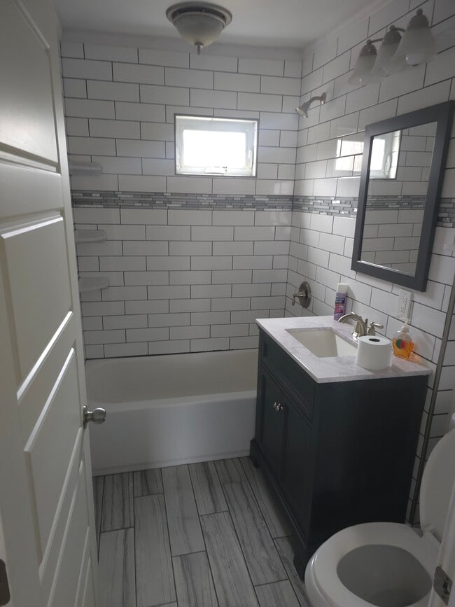 Photo - 531 Berkshire Ave Unidad 3-Bedroom Apartment