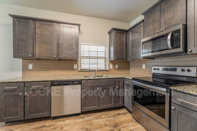Photo - 512 E Akard St