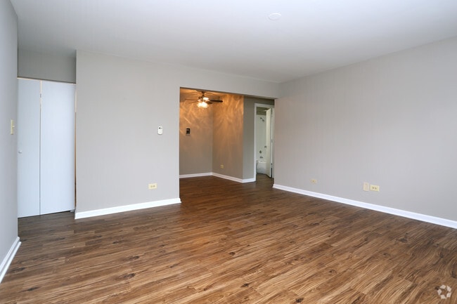 1BR, 1BA - 750SF - Living Room