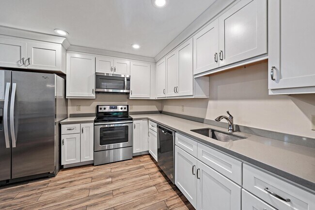 Photo - 25 Lexington Ln W